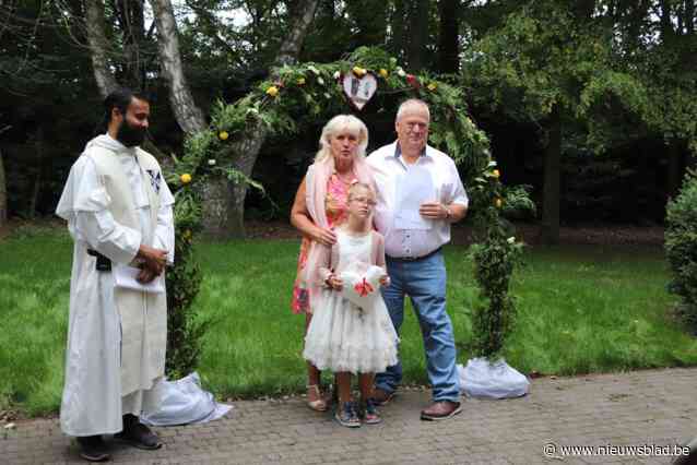 Koralen koppel Jan en Marcella kan 35 jaar na huwelijksgeloften ook kerkelijk trouwen