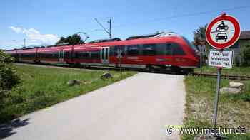 Ersatzbusse überfüllt: Chaotische Szenen - 100 Fahrgäste bleiben zurück