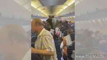 Hitze-Horror am Flughafen: Passagiere kollabieren in Flieger, dürfen aber nicht aussteigen