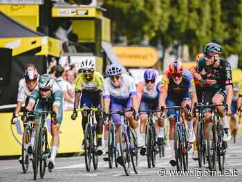 Volata a sorpresa al Tour: sugli Champs Elysées Philipsen beffato da Meeus