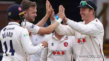 County Championship: Title-chasing Essex beat Kent by seven wickets