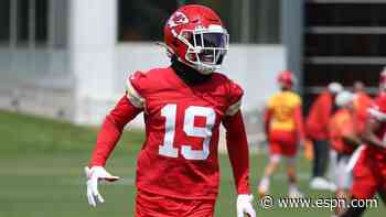 Chiefs WR Toney leaves practice with knee injury