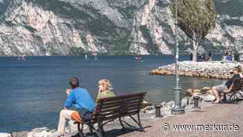 Strafen bis zu 600 Euro: Neue Benimmregeln an Gardasee-Promenade sorgen für Aufsehen