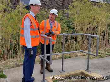Stephen Timms MP visits Thames Water sewage plant aiming to go greener