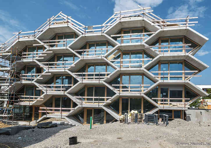 Von Waben, Bunkern und Schiffen
 - Ausstellung und Gesprächsreihe in München