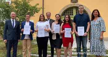 Landkreis Kronach: Mittelschule mit herausragenden Leistungen abgeschlossen - Schüler wurden geehrt