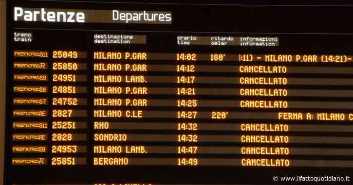 Alberi caduti e treni cancellati, la stazione di Monza inagibile dopo i danni causati da pioggia e raffiche di vento – Video