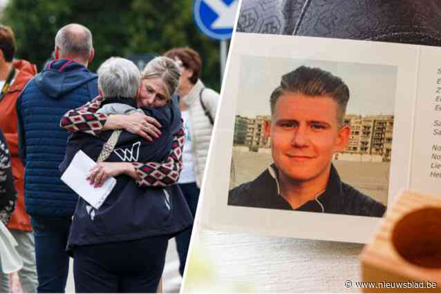 SAVE-bord ter ere van Siemen (22), die stierf bij aanrijding op snelweg: “De tijd wacht op niemand, één seconde kan je leven totaal veranderen”?