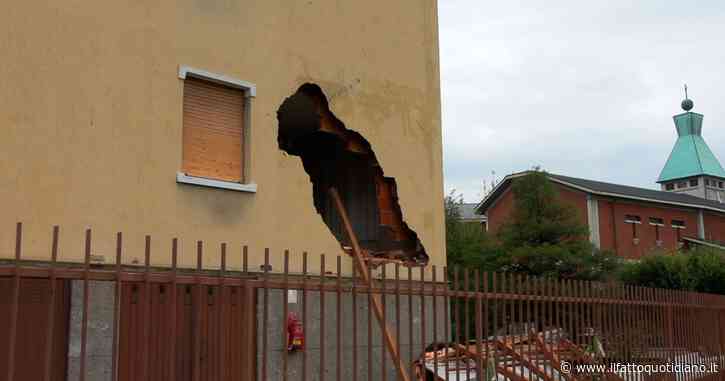 Tetti volati via e una palazzina sventrata: danni a Seregno per le violente raffiche di vento – Le immagini