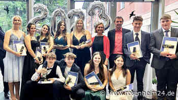 Festlicher Abschluss und vielversprechende Zukunft: Abschlussfeier der Wirtschaftsschule Dr. Kalscheuer