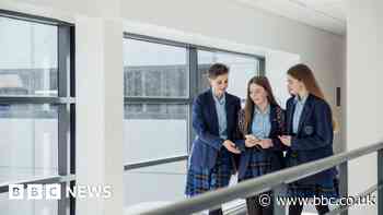 Hull councillor calls for school uniform grants