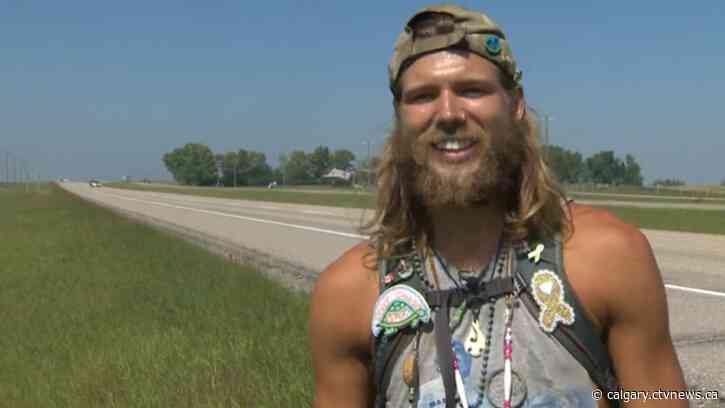 Inspired by Terry Fox, Winnipeg man is running, walking across Canada to raise money for cancer research