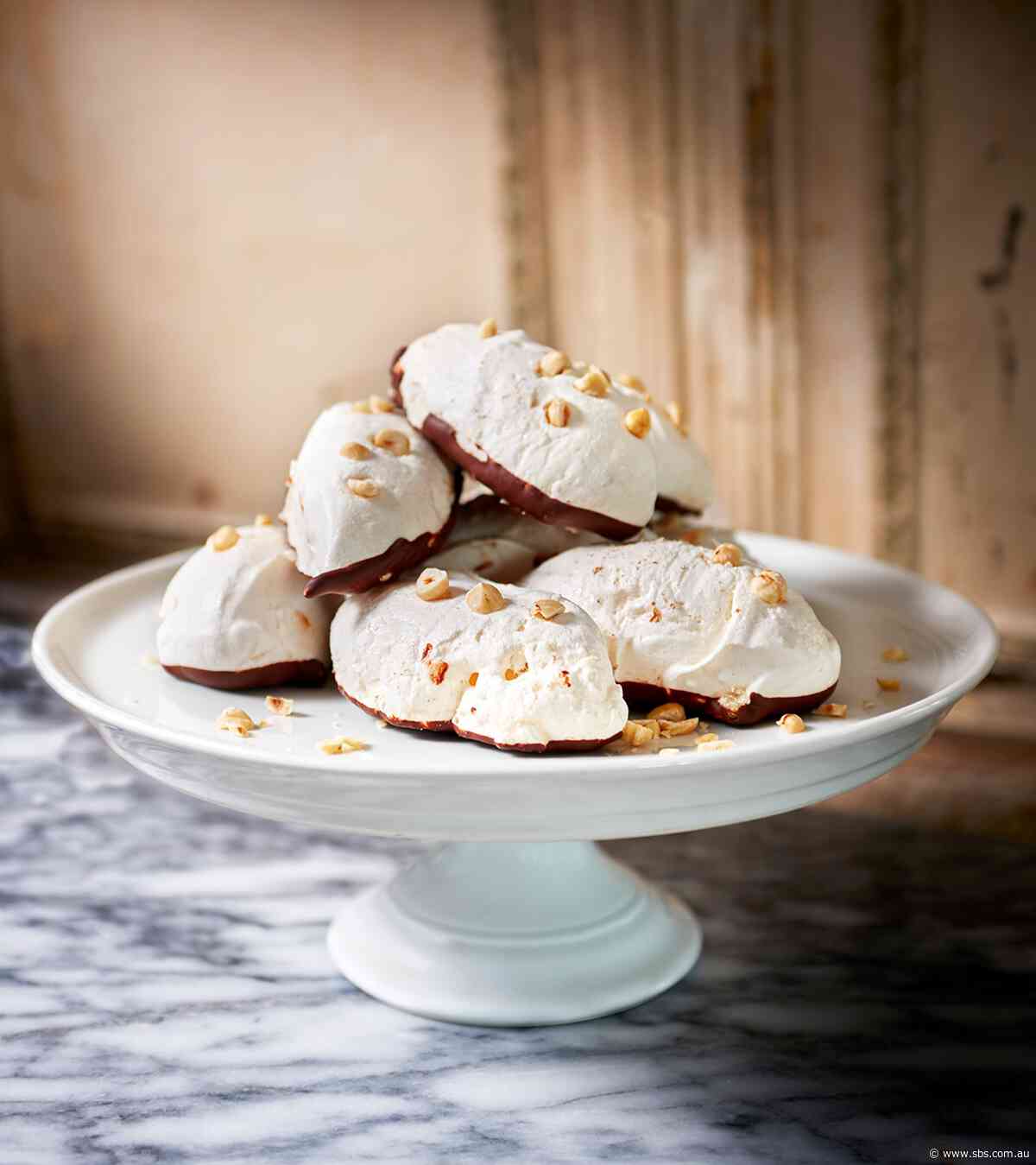 Giant chocolate meringues