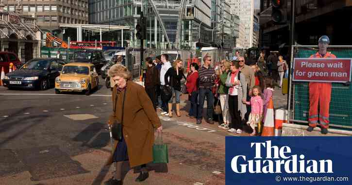 Longer green man crossing times proposed to help older people in cities