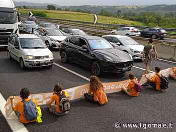 Ultima Generazione torna a bloccare le strade: rabbia e disagi sulla A1