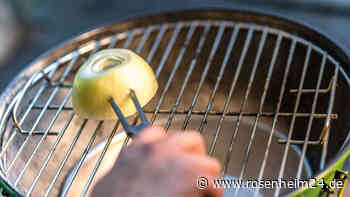 Wie man mit einer Zwiebel den Grillrost reinigen kann und fünf weitere TikTok-Grillhacks