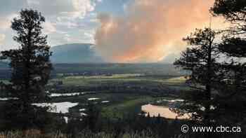 Over 1,000 properties near Invermere, B.C., under evacuation alert due to fast-growing Horsethief Creek fire