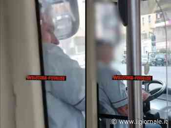 "Autista guida a occhi chiusi", e i passeggeri scendono dal bus
