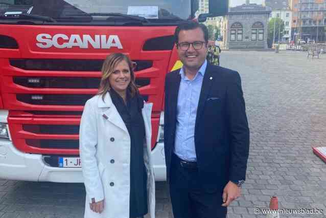 Vijf brandweermannen rijden naar kazerne met groen ‘hoffelijkheidslicht’: “Geef voorrang ook al rijden ze niet prioritair”