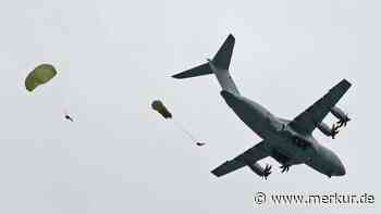 Bundeswehr übt mit Fallschirmspringern am Kochelsee: „Wir bereiten uns für den Ernstfall vor“