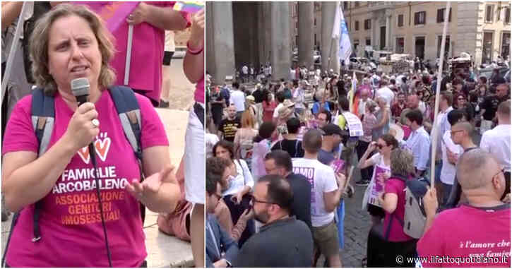 Gestazione per altri, il sit in contro il reato universale: “Dal governo Meloni un obbrobrio giuridico”. In piazza Pd, +Europa e Si