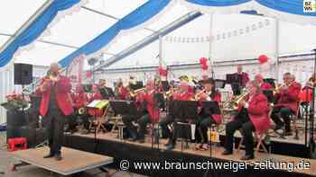 Taubenborner begrüßen viele Gäste zum großen Doppelgeburtstag