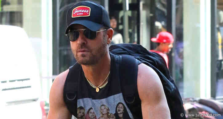 Justin Theroux Bikes Around NYC Wearing Shirt with Selena Gomez's Face On It