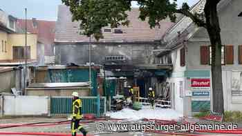 Feuerwehr rückt wegen Brand zu Großeinsatz in Neuburger Straße aus