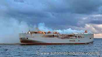 Feuer auf Autofrachter in der Nordsee