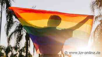 Aktuelle Umfrage: So (un)sicher fühlen sich queere Reisende