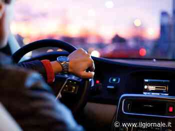 Multe per l'aria condizionata con l'auto in sosta, scoppia la protesta. E interviene Salvini