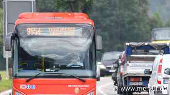 „Da wurde die Buskoordination verpeilt“: Zwillinge kommen täglich 90 Minuten zu spät zur Schule in Bad Tölz