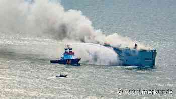 Schiffskatastrophe in der Nordsee: Heikle Löscharbeiten vor Ameland könnten Tage andauern