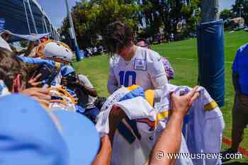 Herbert Glad to Have Focus Back on Football After Reaching Extension With Chargers