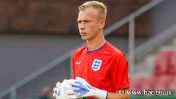 Matthew Cox and Tristan Crama: Bristol Rovers sign Brentford duo on loan
