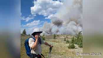 Helicopter pilot rescues B.C. hikers from Horsethief Creek wildfire near Invermere, B.C.