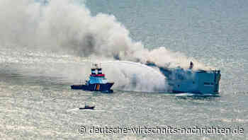 Bundesregierung befürchtet Umweltkatastrophe durch Autofrachter-Brand