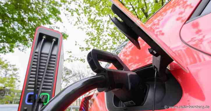 Brennende E-Autos sind Herausforderung für Brandbekämpfer