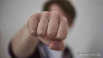 Mann droht Frau mit Kind im Einkaufsmarkt Schläge an und Dieb im Wohnhaus erwischt - Die Polizeimeldungen aus Jena