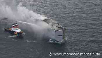 Fremantle Highway: Smit Salvage und Multraship sollen den brennenden Autofrachter retten