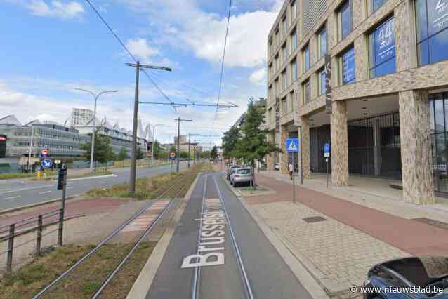 Tram maakt al voor zevende keer slachtoffer in de Brusselstraat, Fietsersbond reageert: “Vragen al sinds 2015 om lichten te plaatsen”