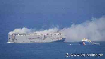 Sinkt der brennende Autofrachter? Experte beziffert Gefahr des Untergangs auf 50 Prozent