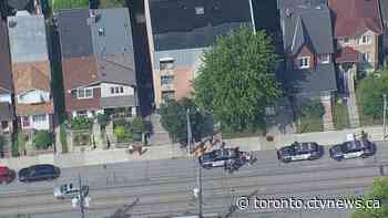 Man dead after daylight stabbing outside apartment building in Toronto's east end