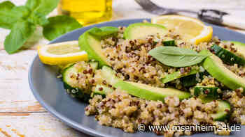 Leichter Sommersalat mit Avocado und Quinoa: eine perfekte Beilage zum Grillen