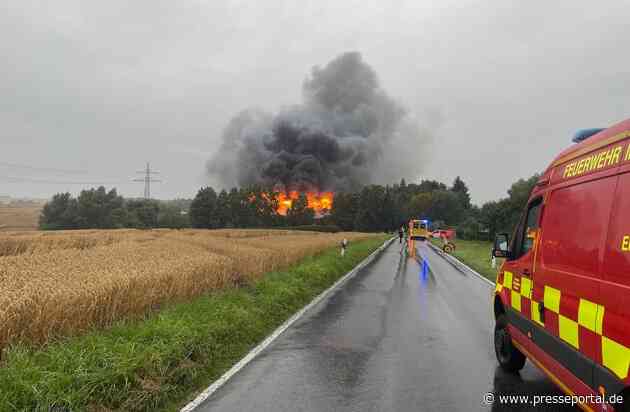 FW Mettmann: Brand in Gewerbebetrieb fordert die Feuerwehr Mettmann Hallenkomplex in Vollbrand, 175 Feuerwehrkräfte im Einsatz