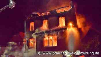 Großbrand im Kreis Wolfenbüttel: Ehemalige Gaststätte in Flammen
