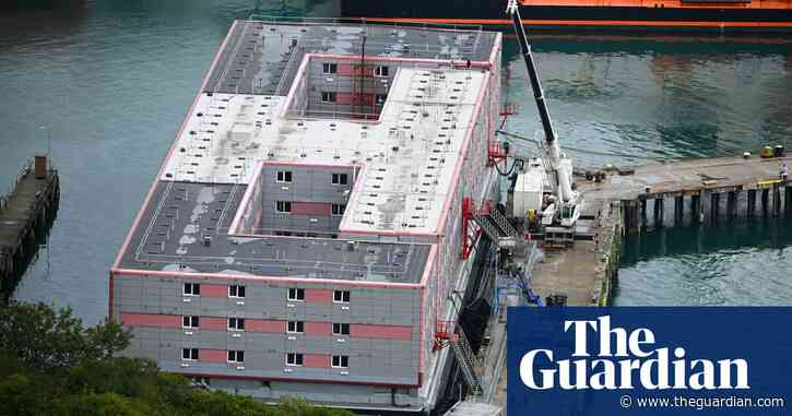 UK ministers accused over asylum backlogs after 2,000 tents bought