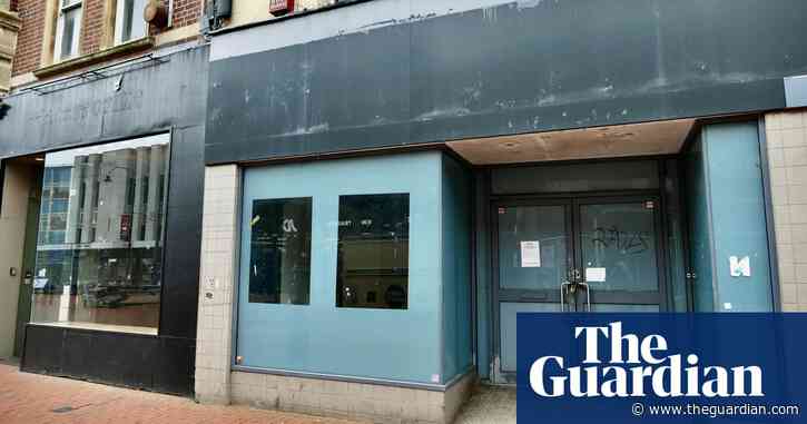 Britain loses 6,000 retail outlets in five years as shops close