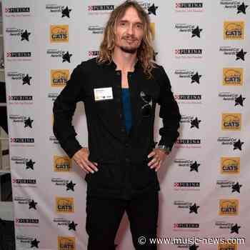 Justin Hawkins wishes he got more flowers from fans after one lobbed chewing gum into his mouth: ‘It was disgusting!’