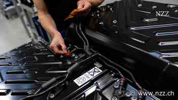 INTERVIEW - Weshalb man Akkus von Elektroautos nicht löschen kann und wieso es nicht unbedingt sicherer wäre, sie mit dem Zug zu transportieren